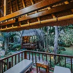 Alam Nusa Bungalow Huts & Spa