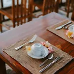 Dini D\'Nusa Lembongan