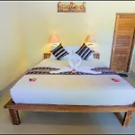 Ceningan Cliff Cottages