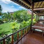 D\'Muncuk Huts Lembongan