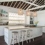 The Beach House Sandy Bay