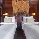 Mad Monkey Nusa Lembongan