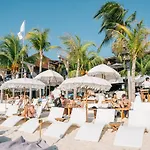Ohana\'S Beachfront Resort & Beach Club