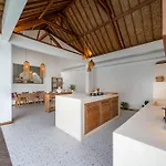 Villa Lagoona