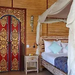 Mainski Lembongan Resort