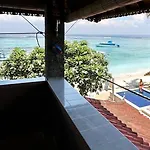 Mainski Lembongan Resort