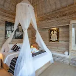 Helly\'S Secret Garden Cottage