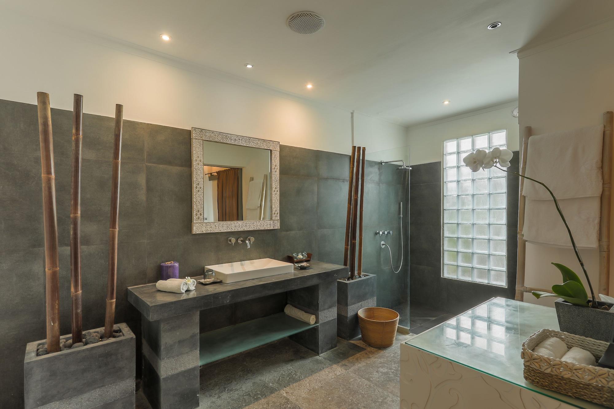 Indiana Kenanga Luxury And Restaurant Hotel 4*