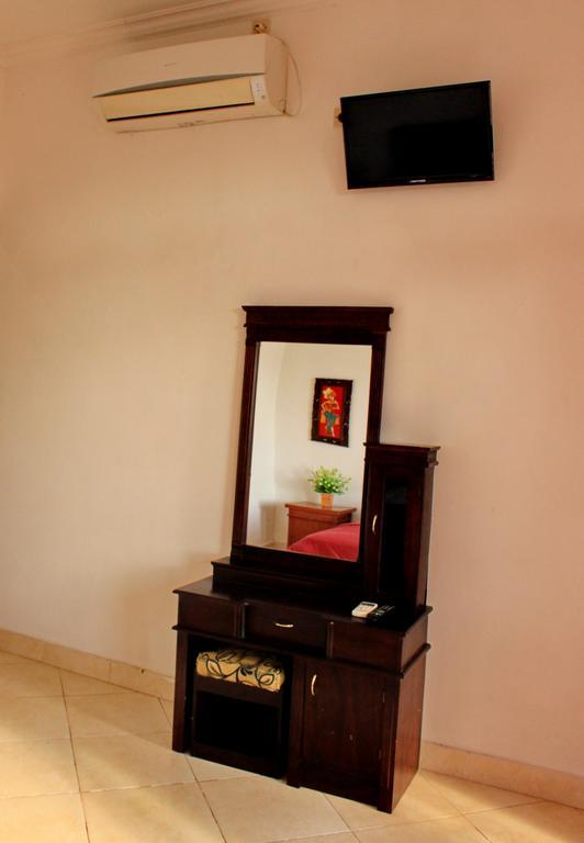 Arya Enny Salon And Nusa Lembongan (Bali)