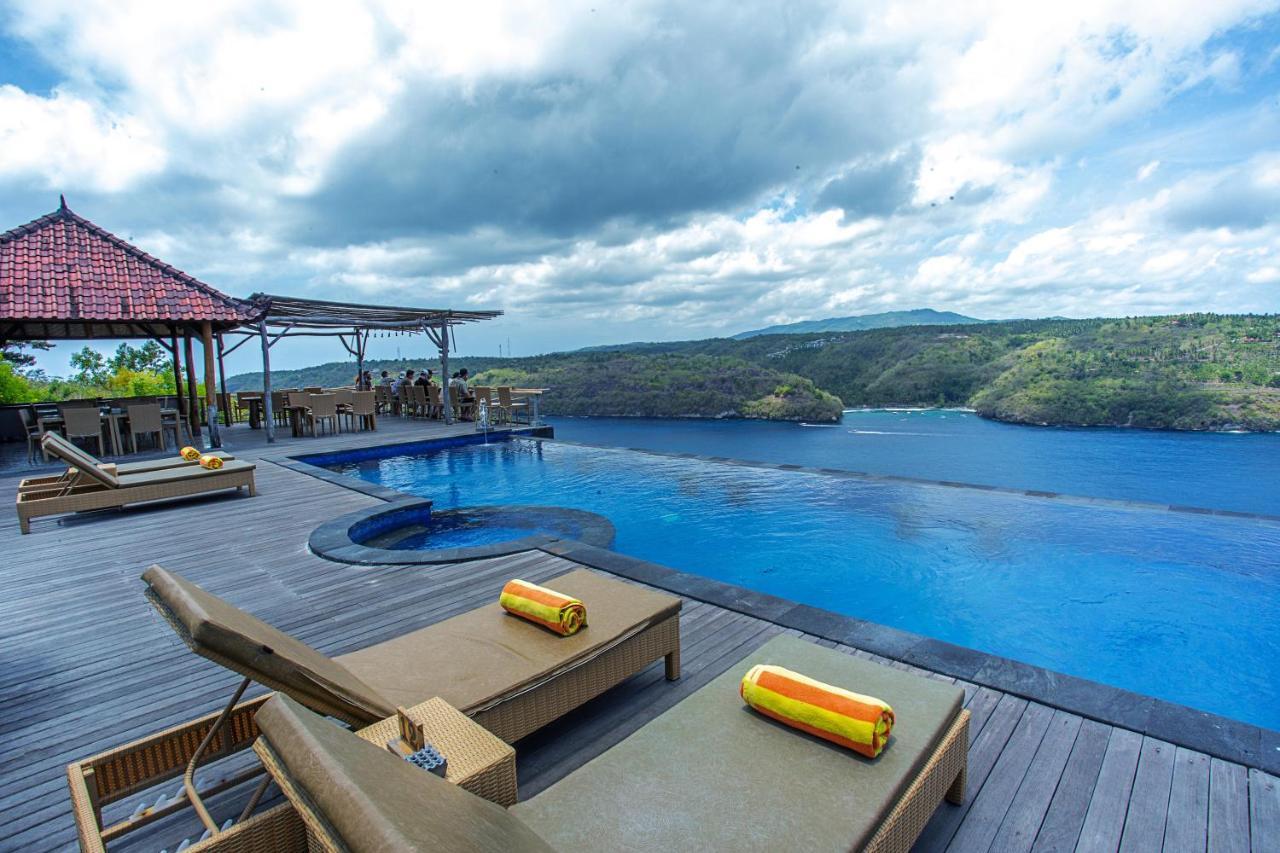 Ceningan Cliffs