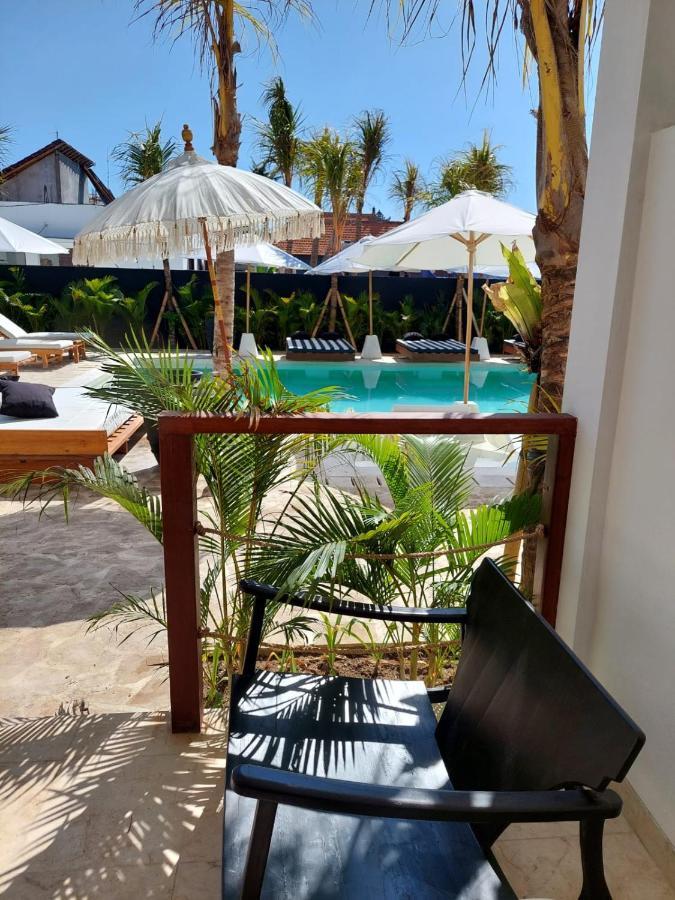 Ohana's Beachfront & Club