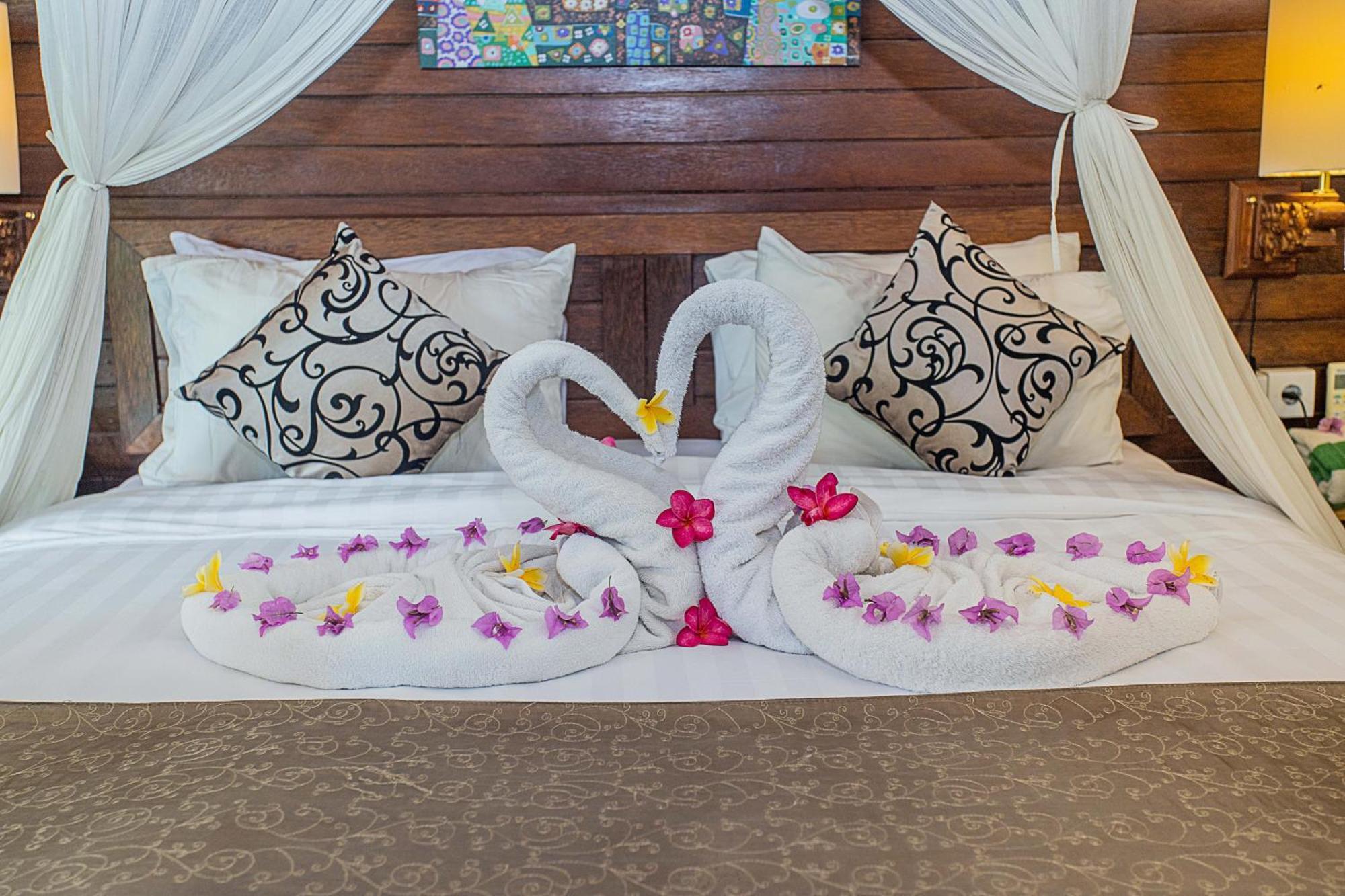 D'muncuk Huts Hotel *