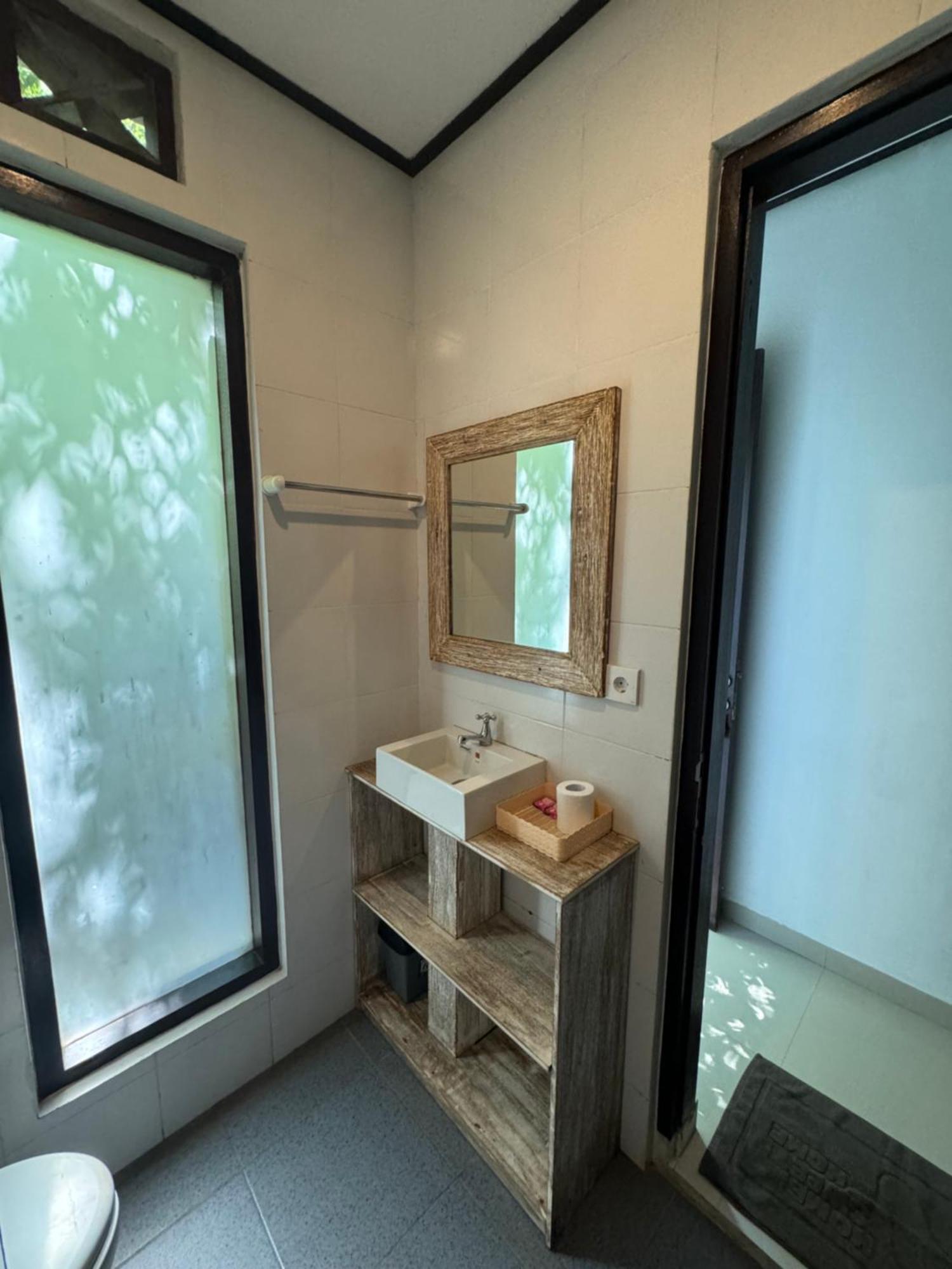 Hotel Kov Ceningan *
