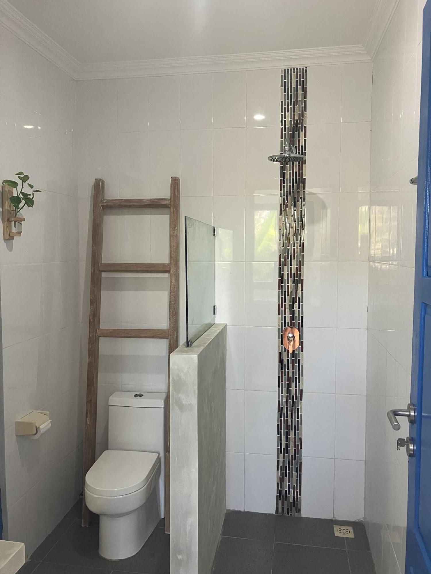 Hotel Kov Ceningan *