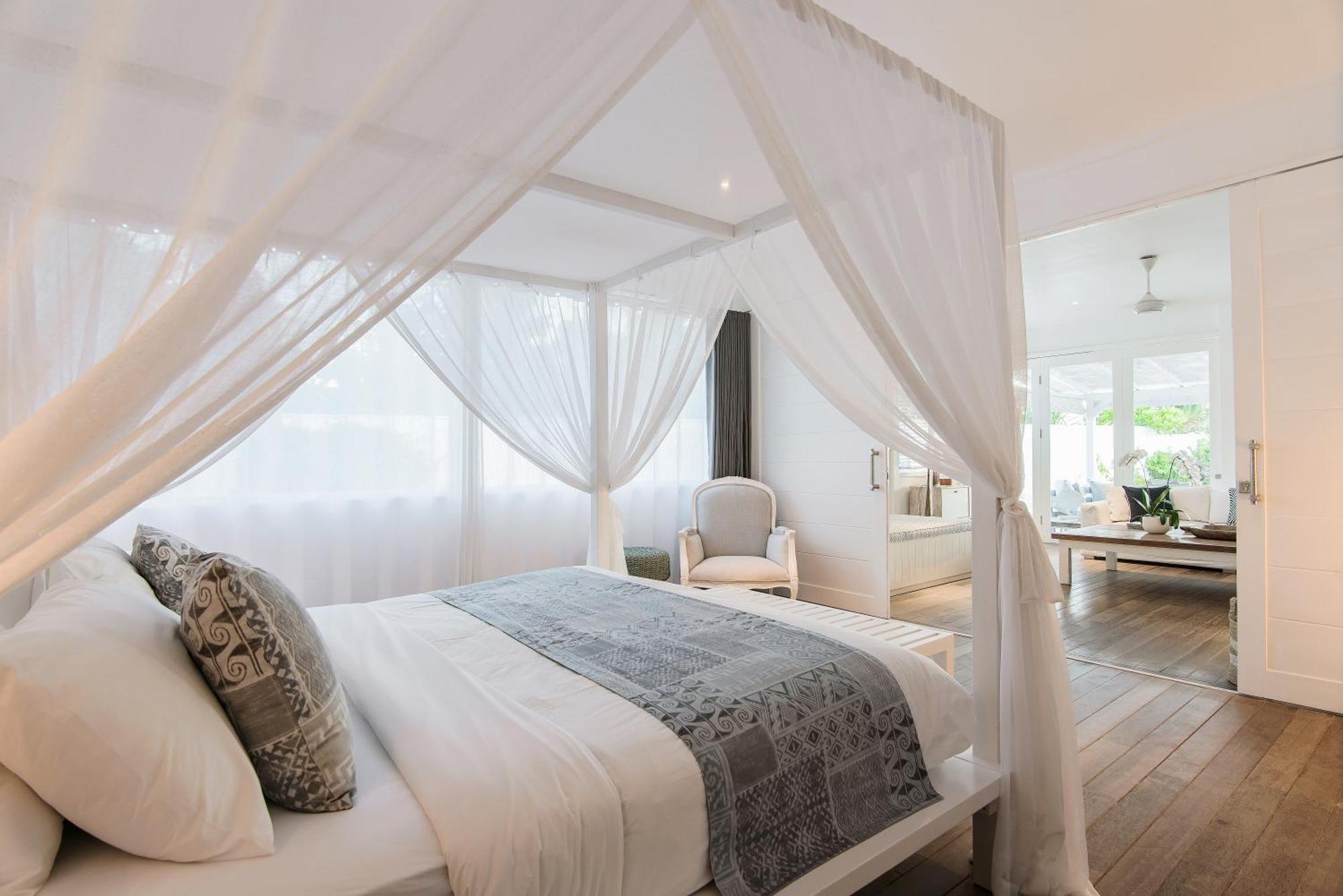 The House Sandy Bay Villa *