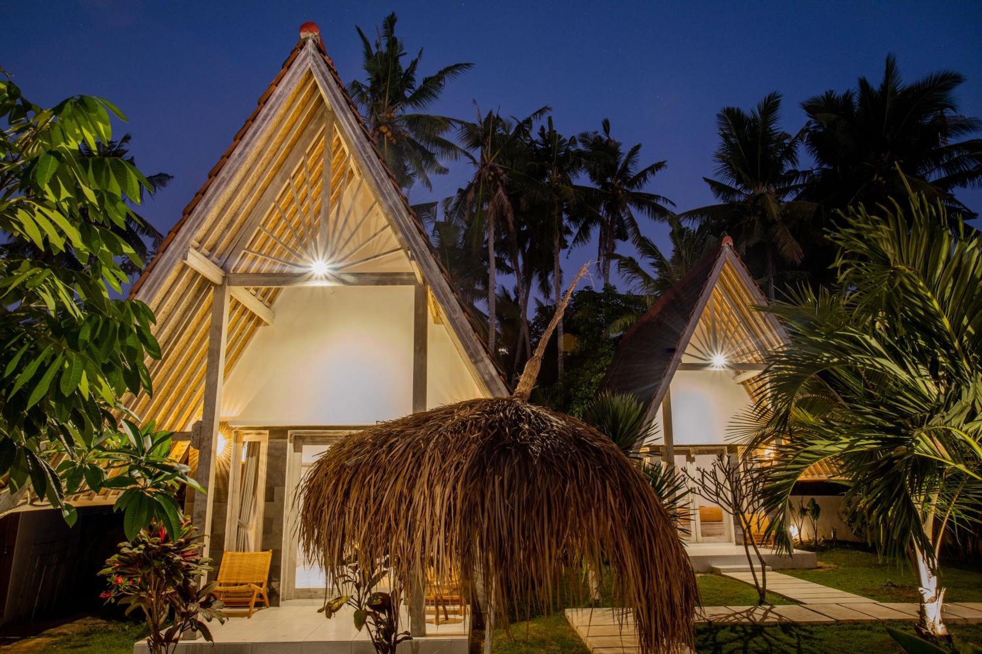 Sunset House Ceningan, 10 Person Beachview Private