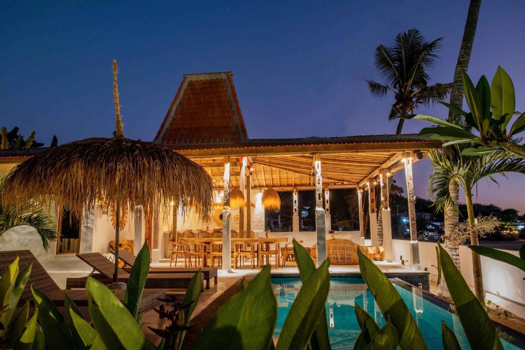 Sunset House Ceningan, 10 Person Beachview Private