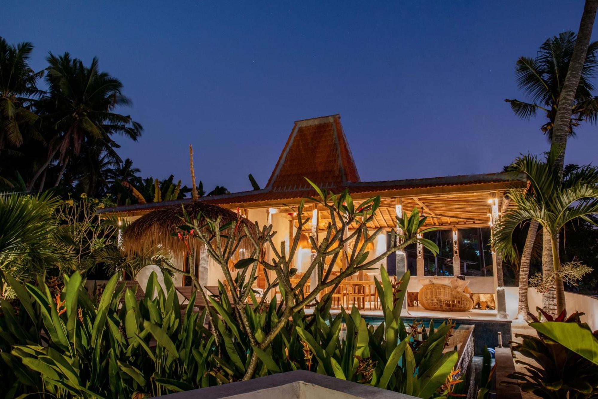 Sunset House Ceningan, 10 Person Beachview Private *