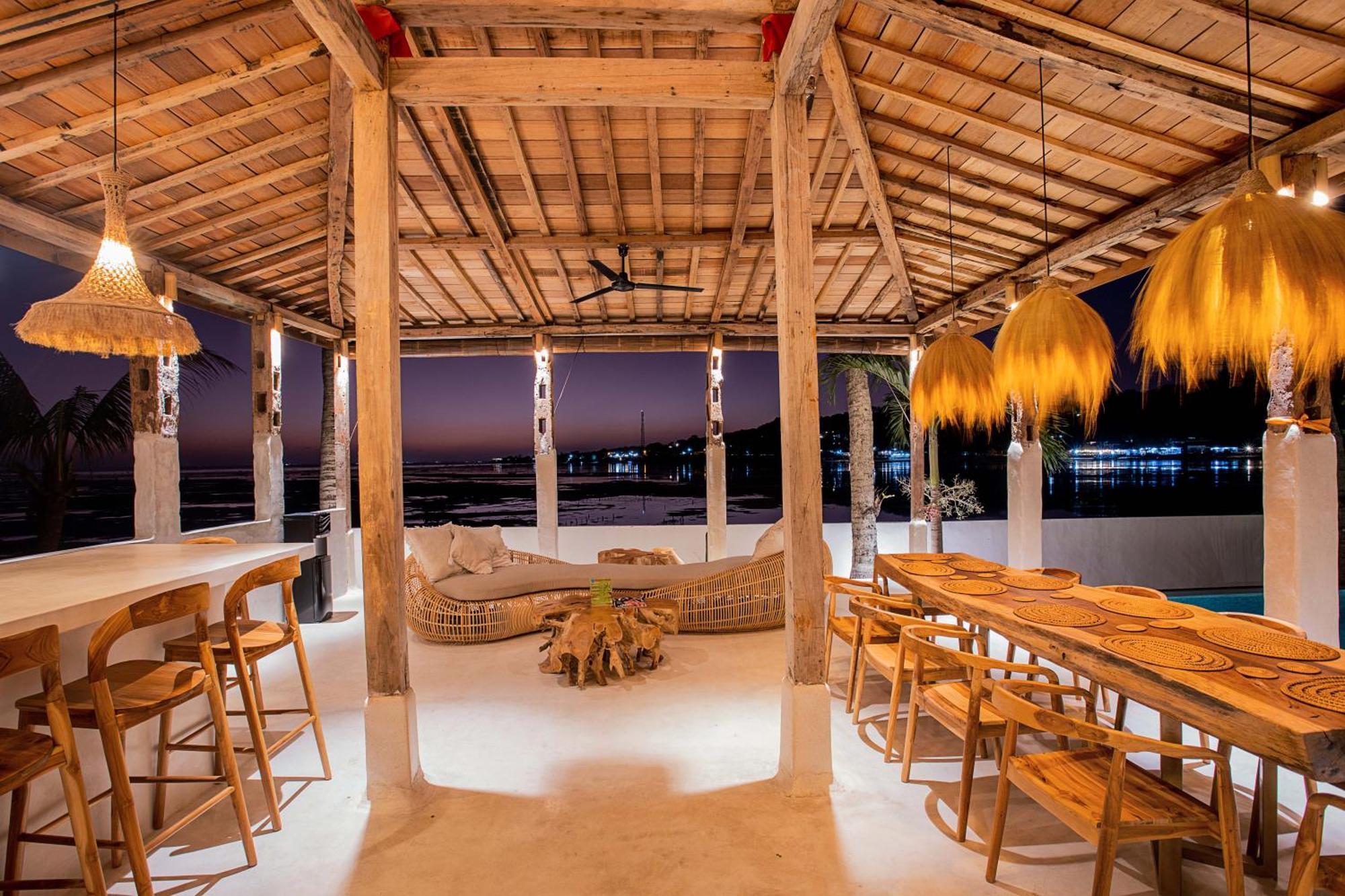Sunset House Ceningan, 10 Person Beachview Private Villa Nusa Lembongan (Bali)