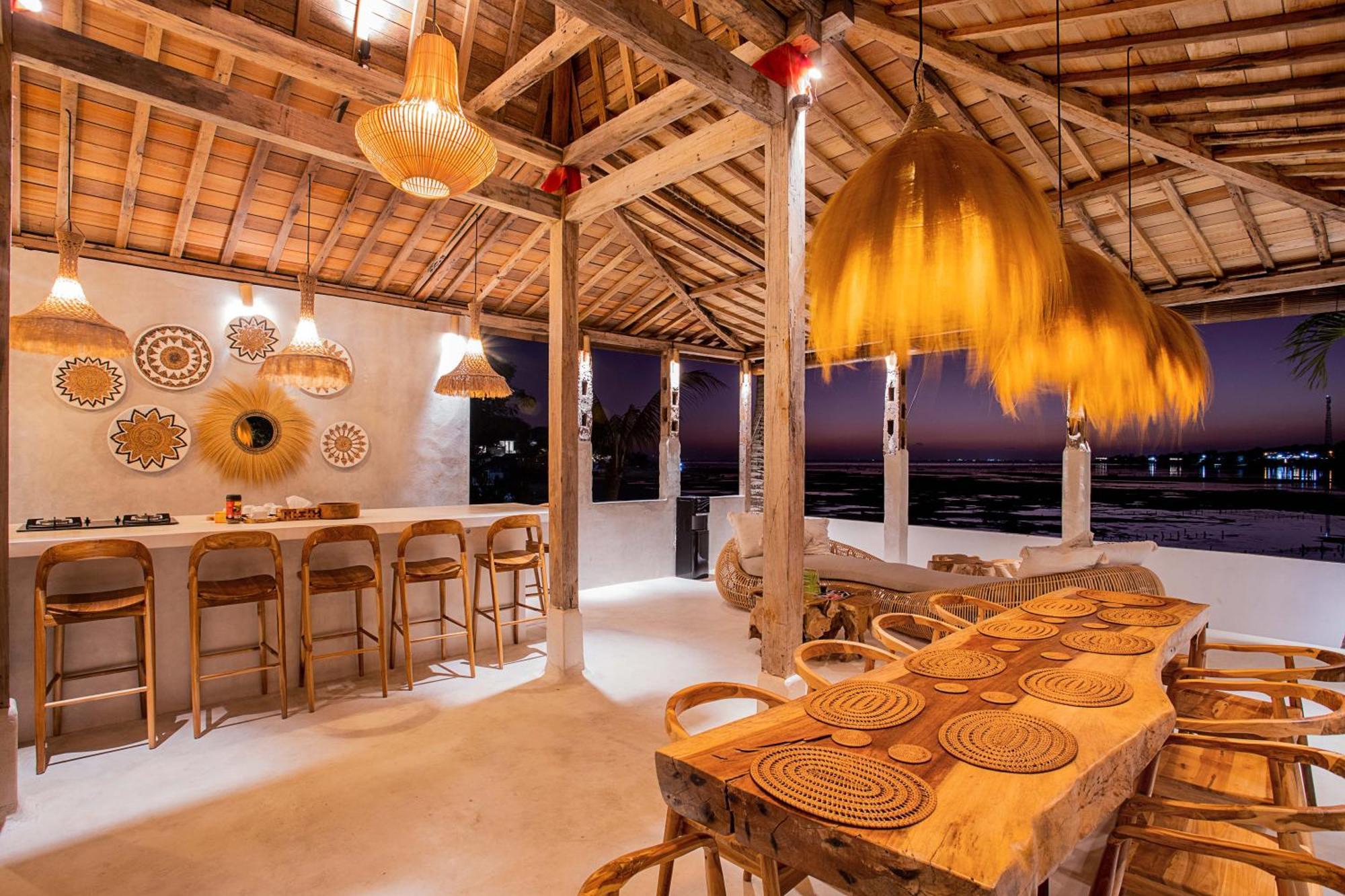 Sunset House Ceningan, 10 Person Beachview Private