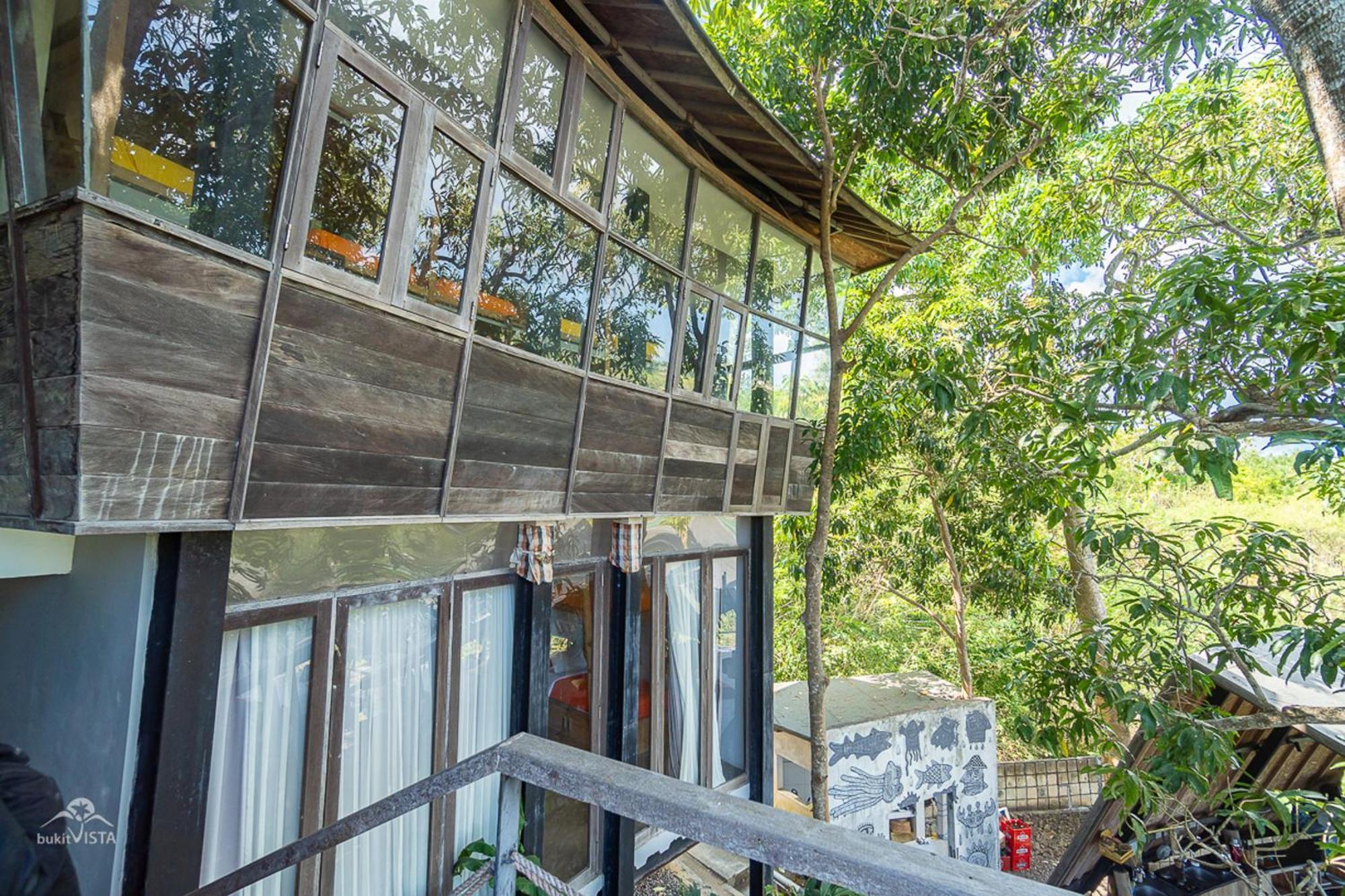 Bong Nusa Hostel