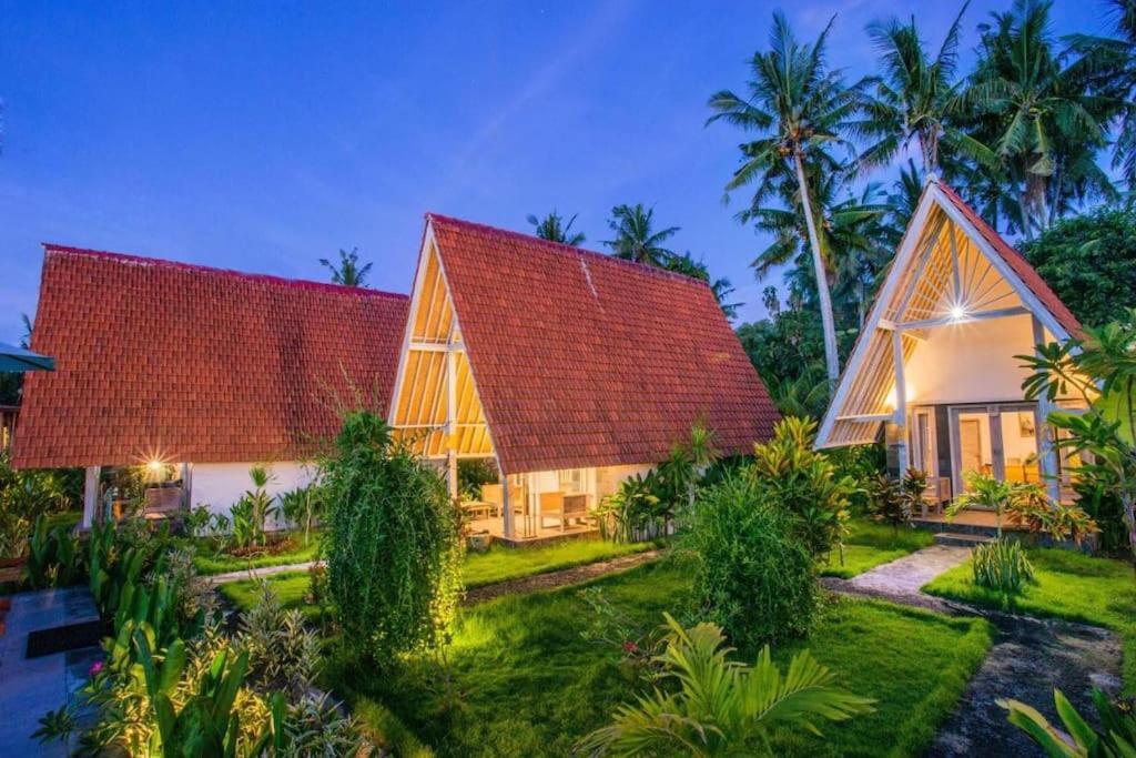 Sunset House Ceningan, 10 Person Beachview Private Villa