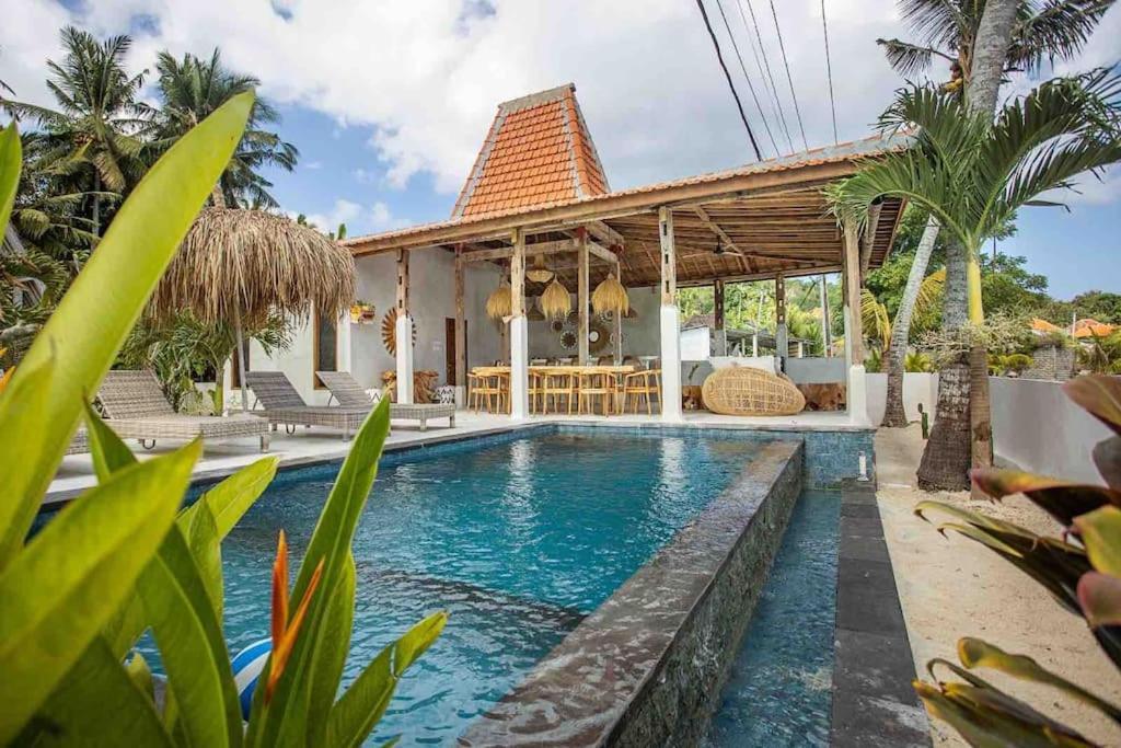Sunset House Ceningan, 10 Person Beachview Private