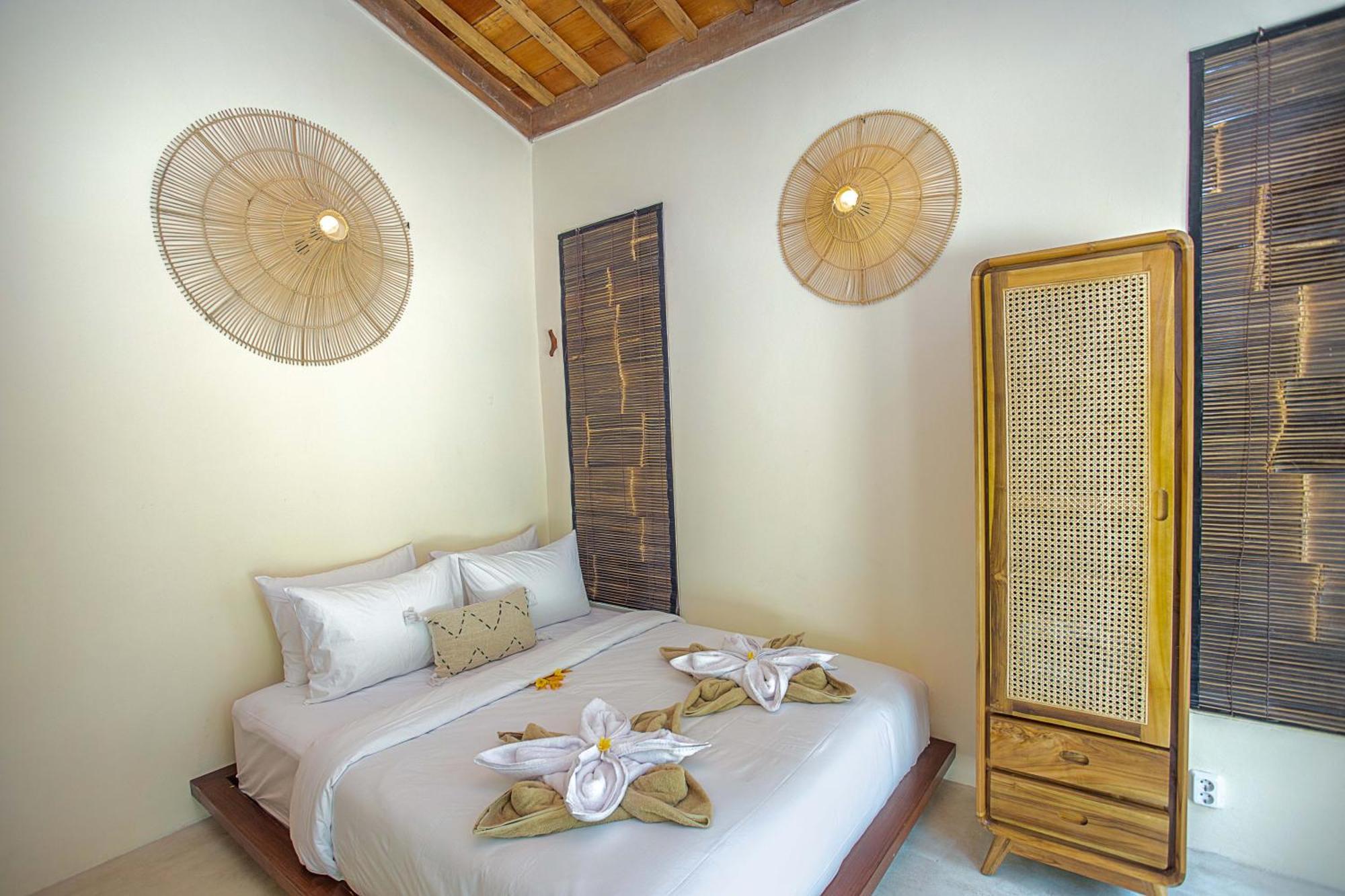 Sunset House Ceningan, 10 Person Beachview Private