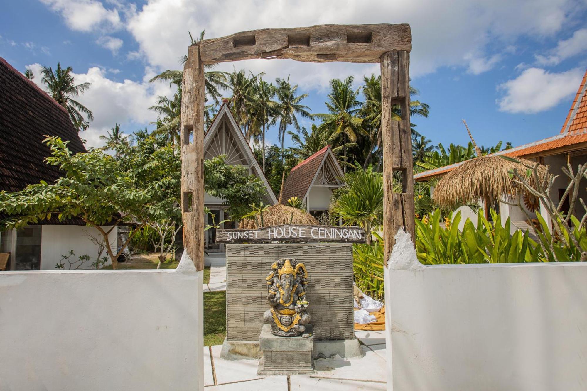 Sunset House Ceningan, 10 Person Beachview Private Villa *