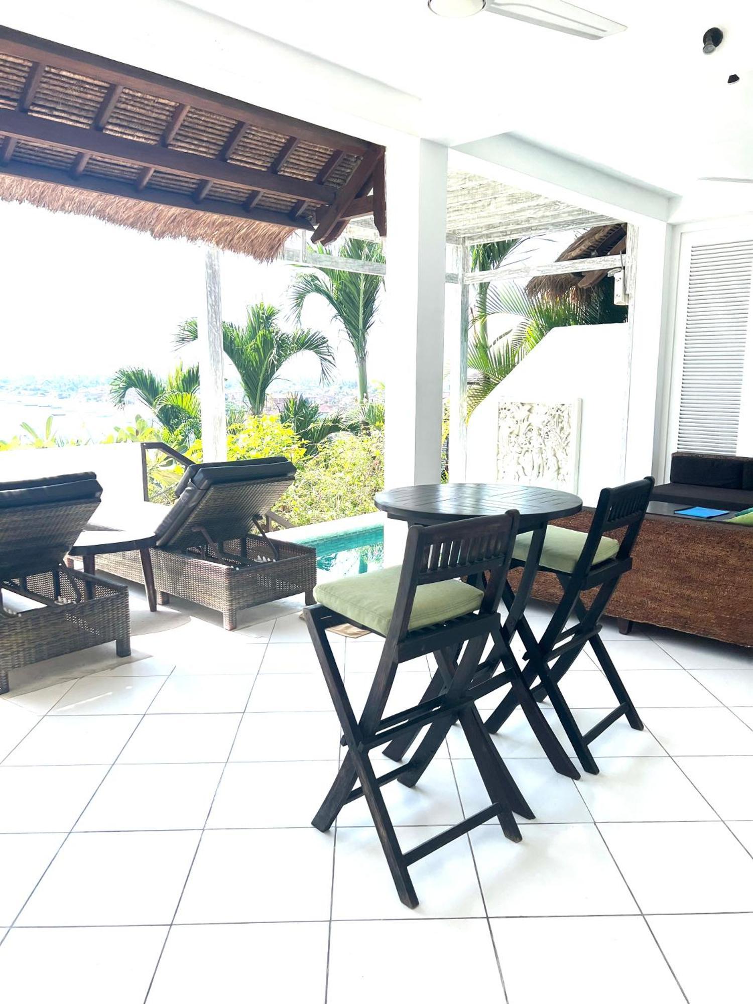 Villa Atas *