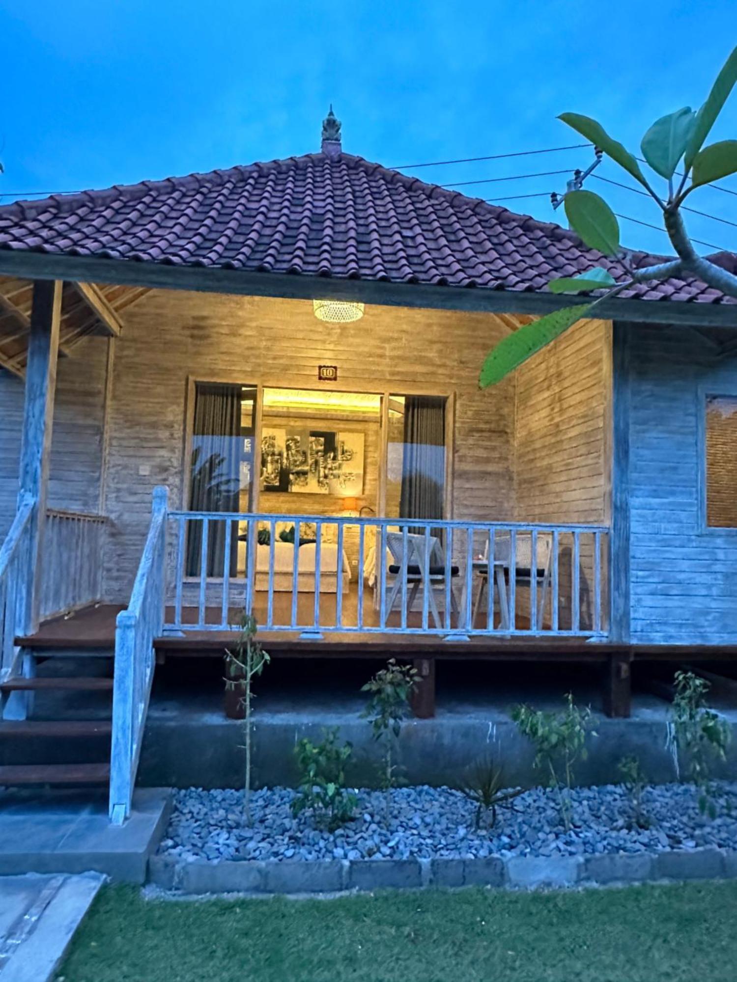 The Niti Hut's Taman liburan