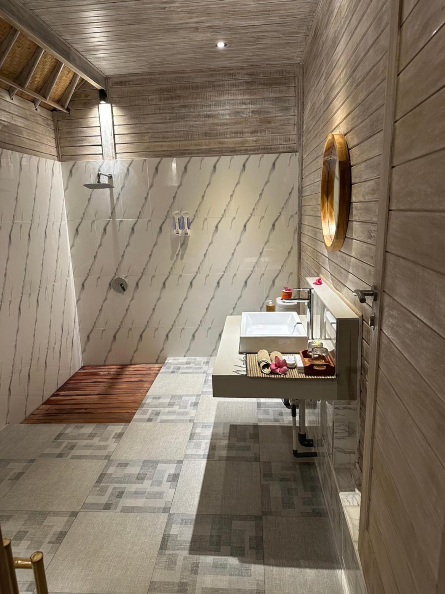 The Niti Hut's 4*