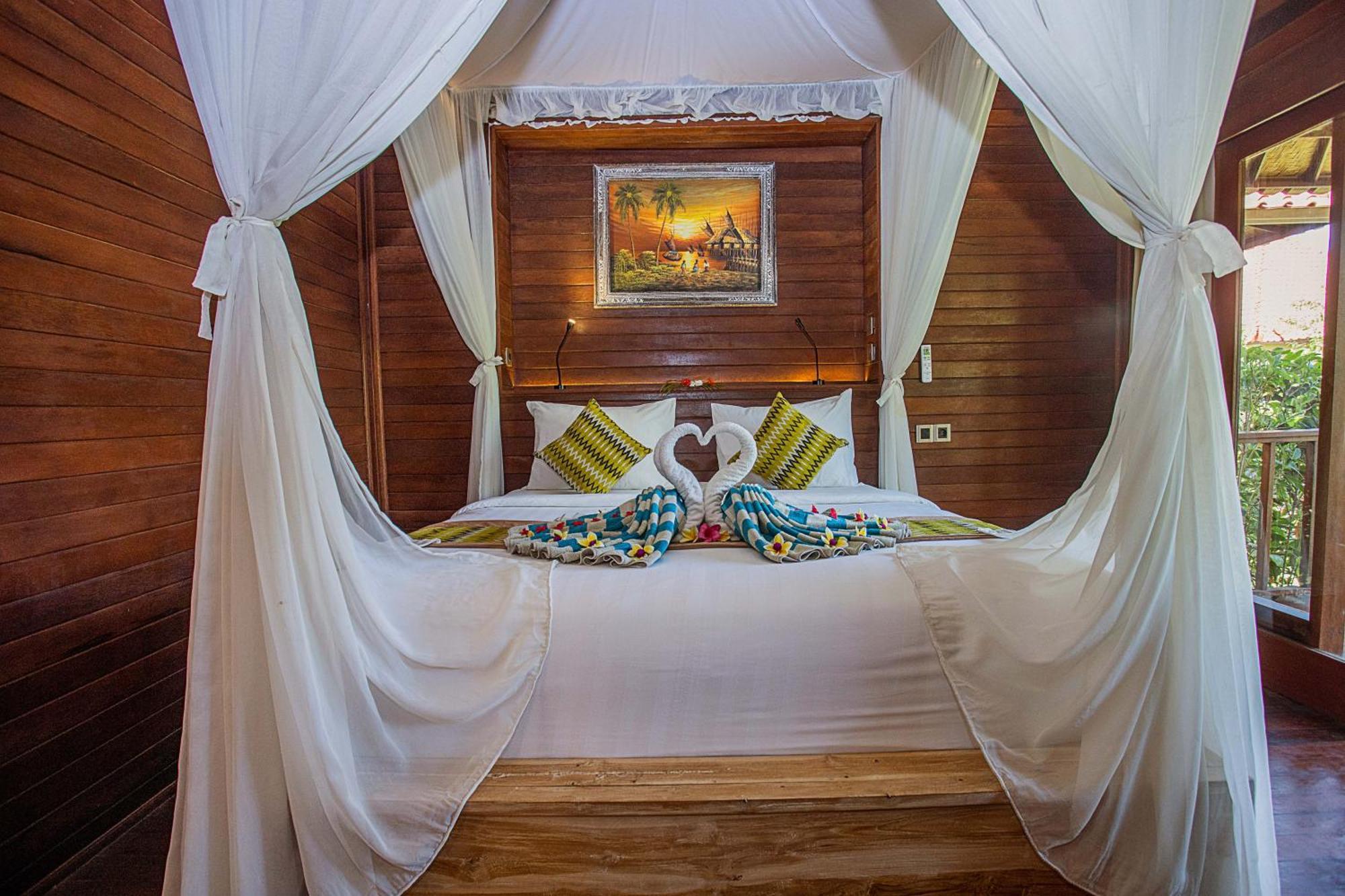Hotel The Parnas 3*