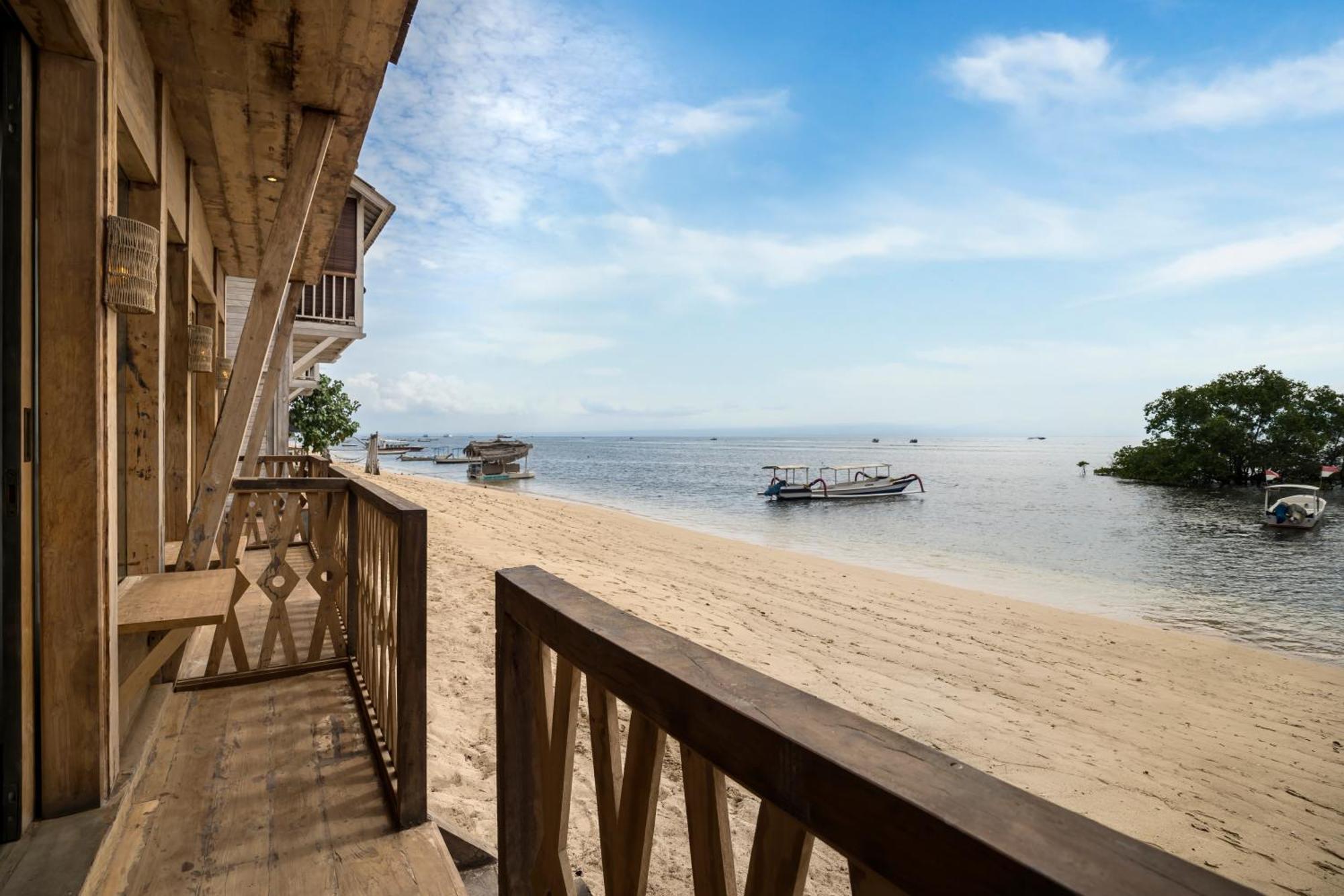 Sunset Wood By Alfred In Bali Nusa Lembongan (Bali)