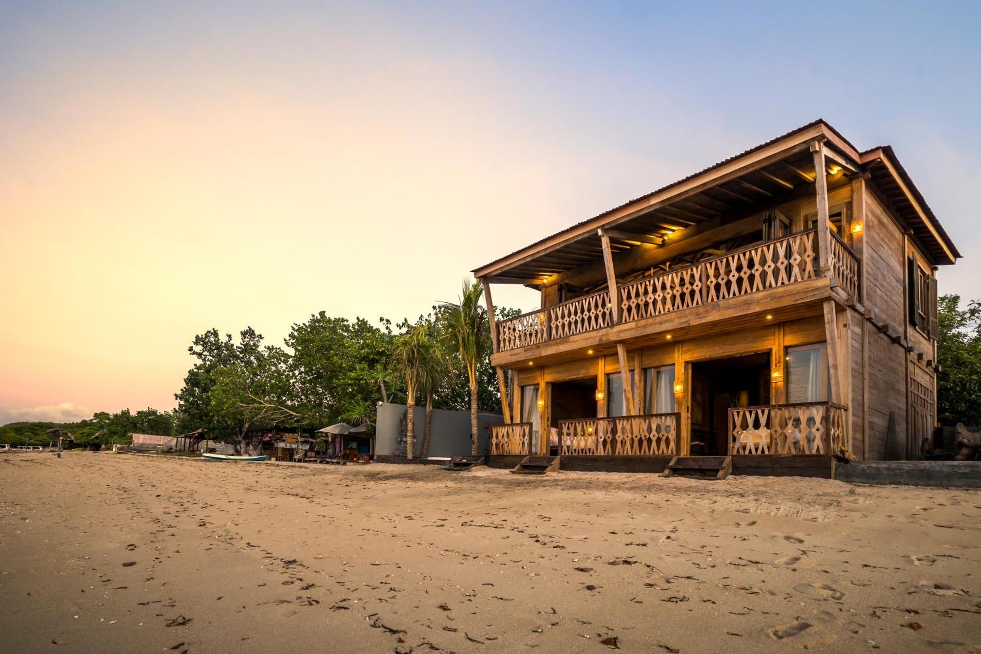 Sunset Wood By Alfred In Bali Villa