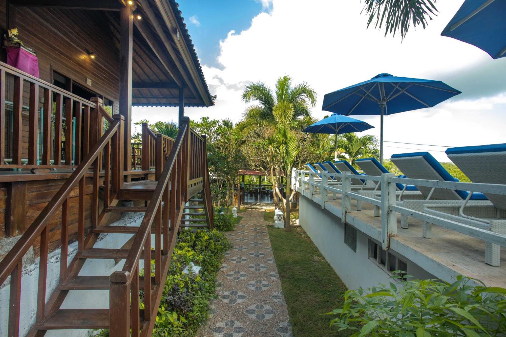 Sea View 3*