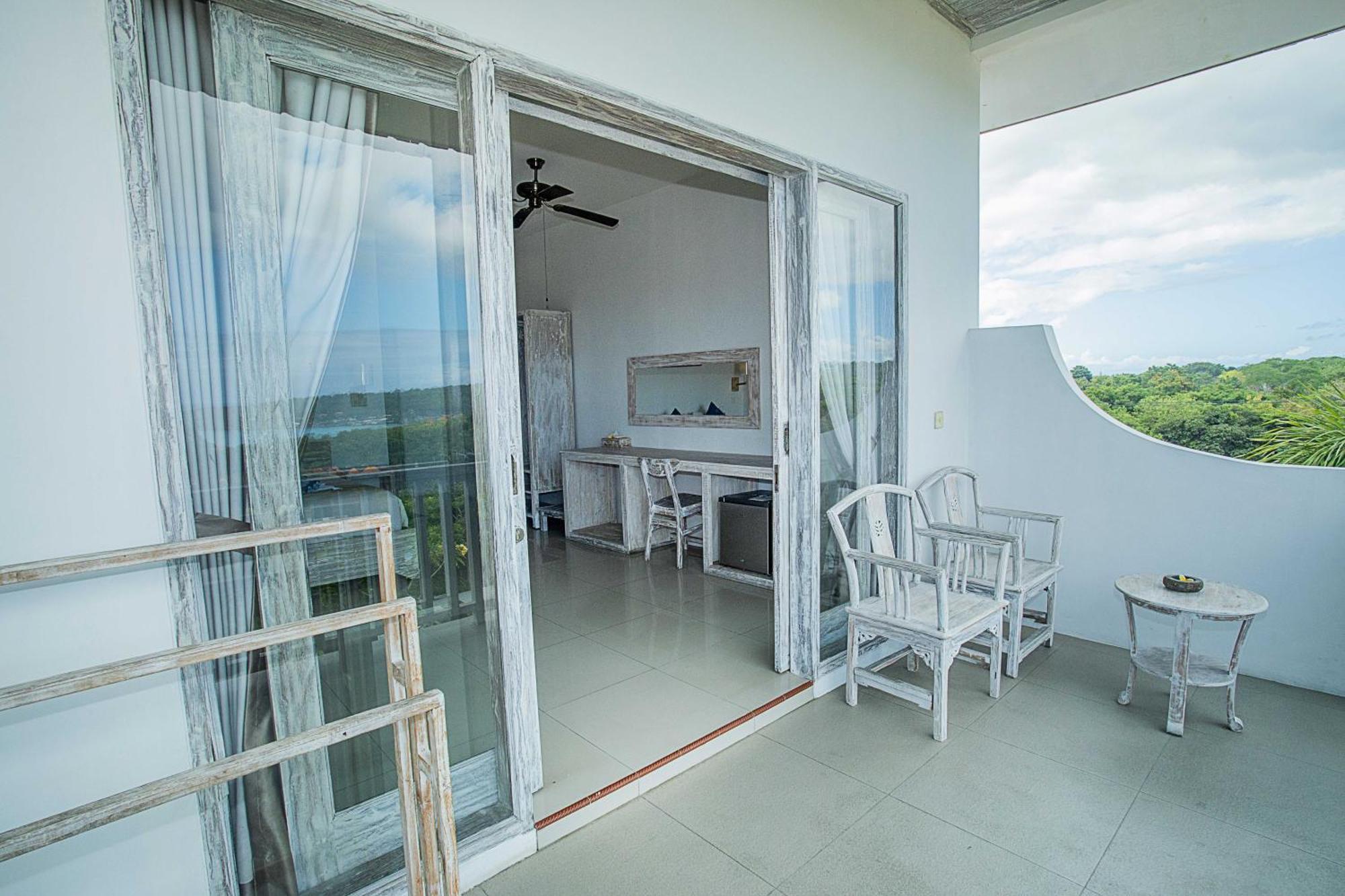 Sea View 3*