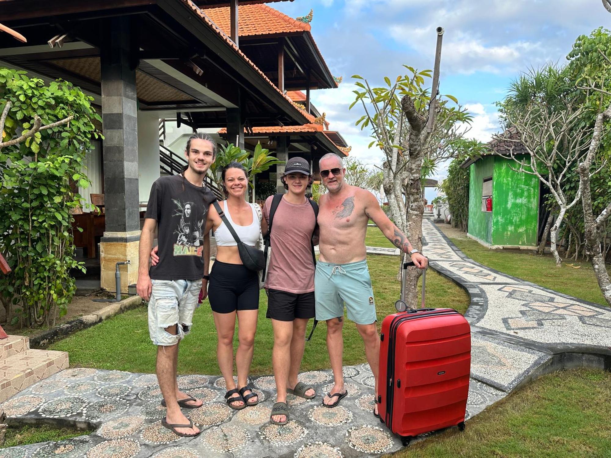 Ketut Losmen Holiday park