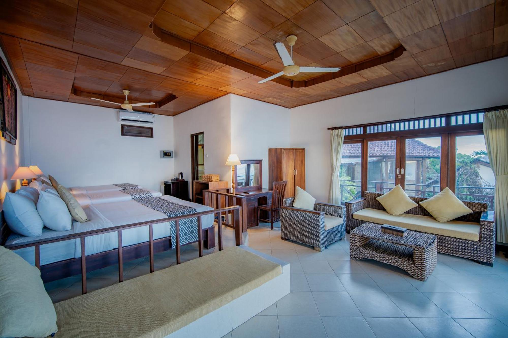 Reef Hotel *