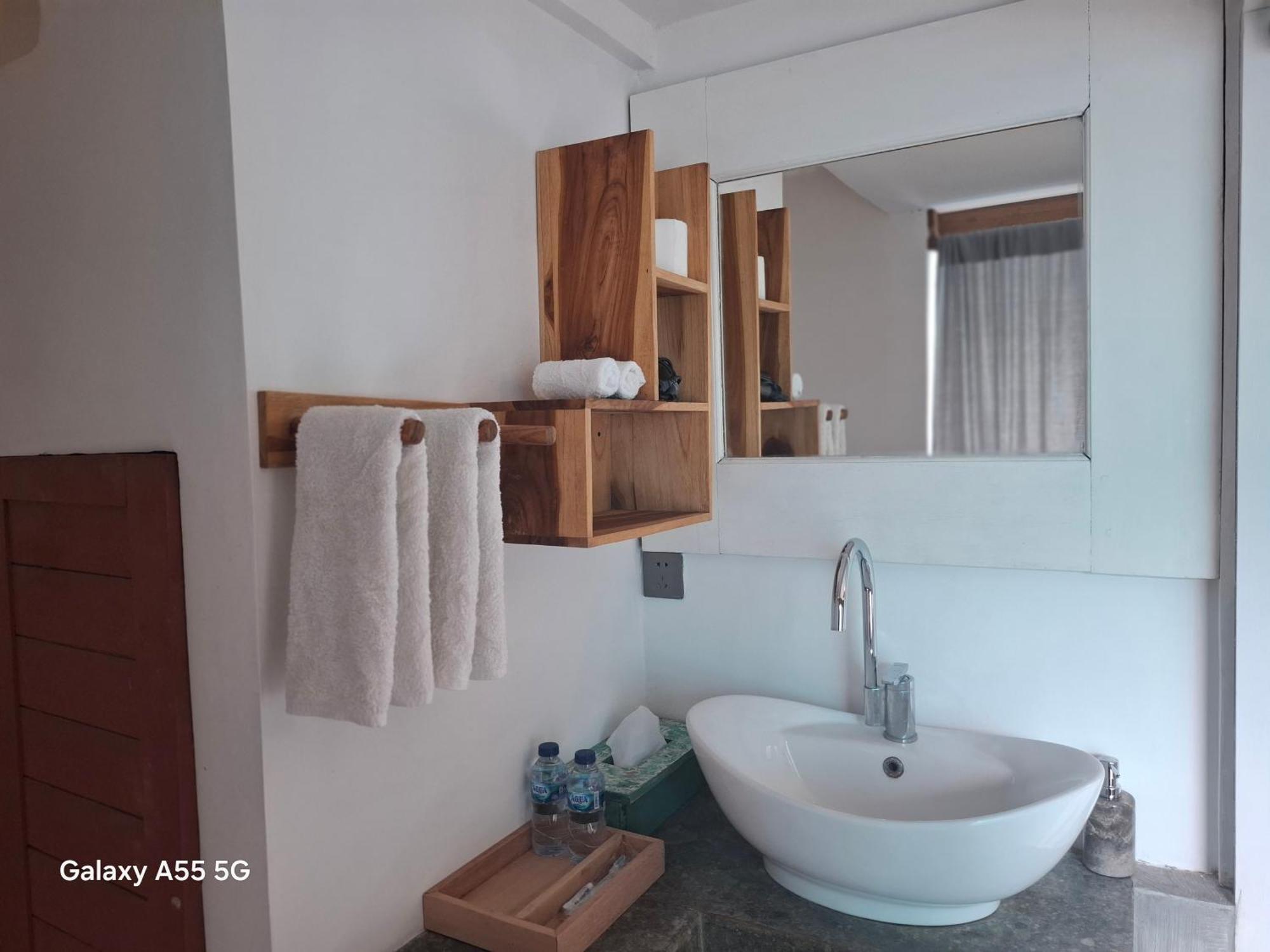 Giyor Villa *