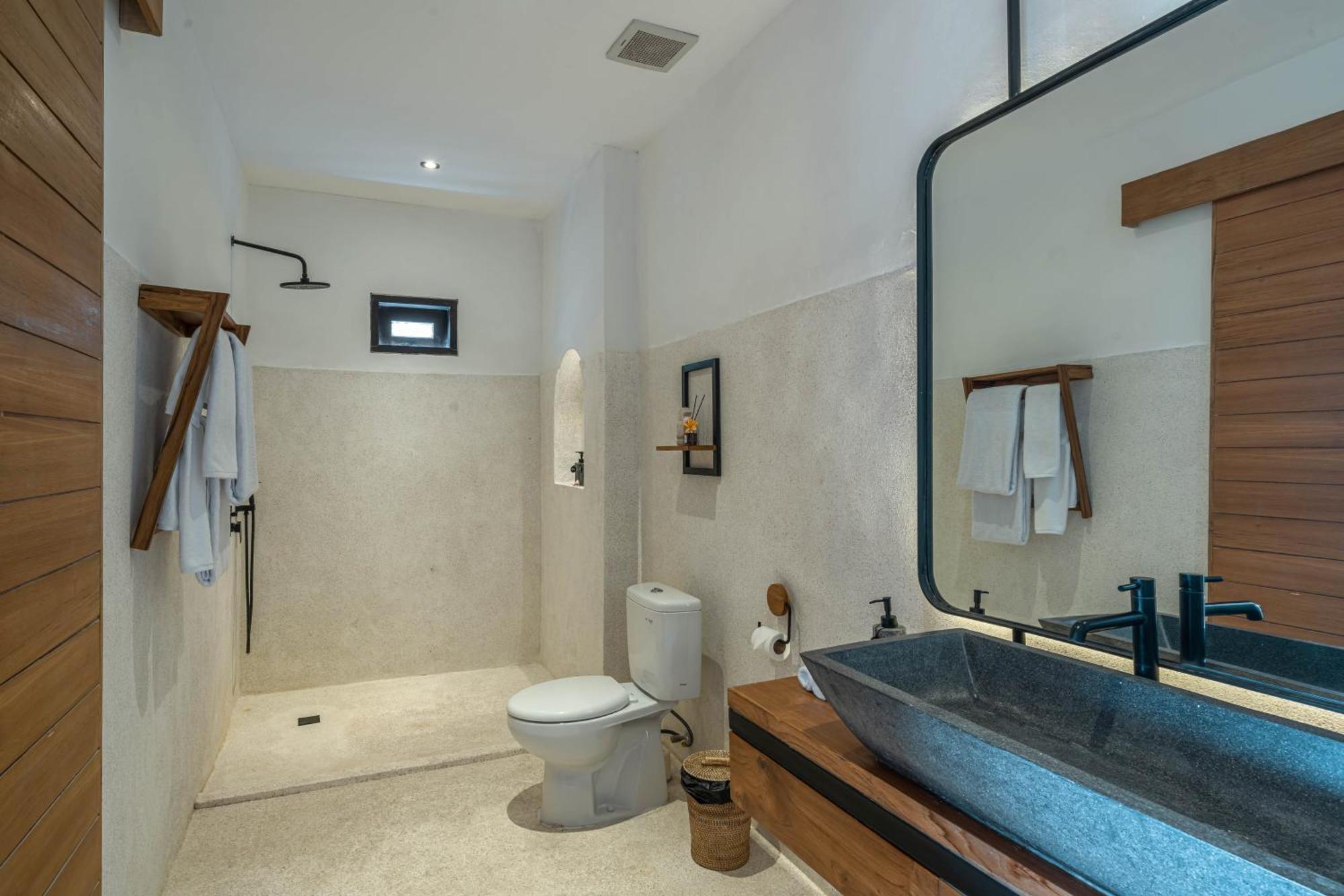 Villa La Ceningan - Breathtaking 4br Beachfront In Nusa Ceningan