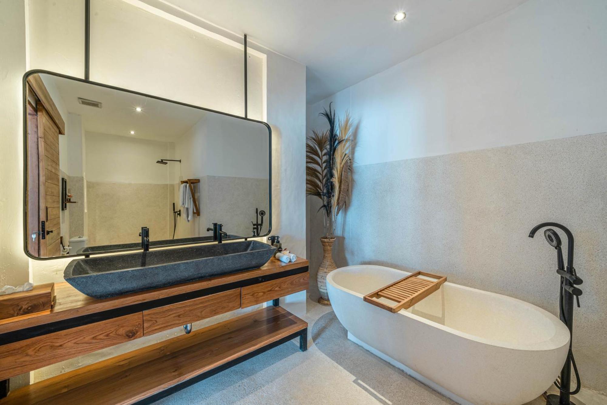 La Ceningan - Breathtaking 4br Beachfront In Nusa Ceningan Villa
