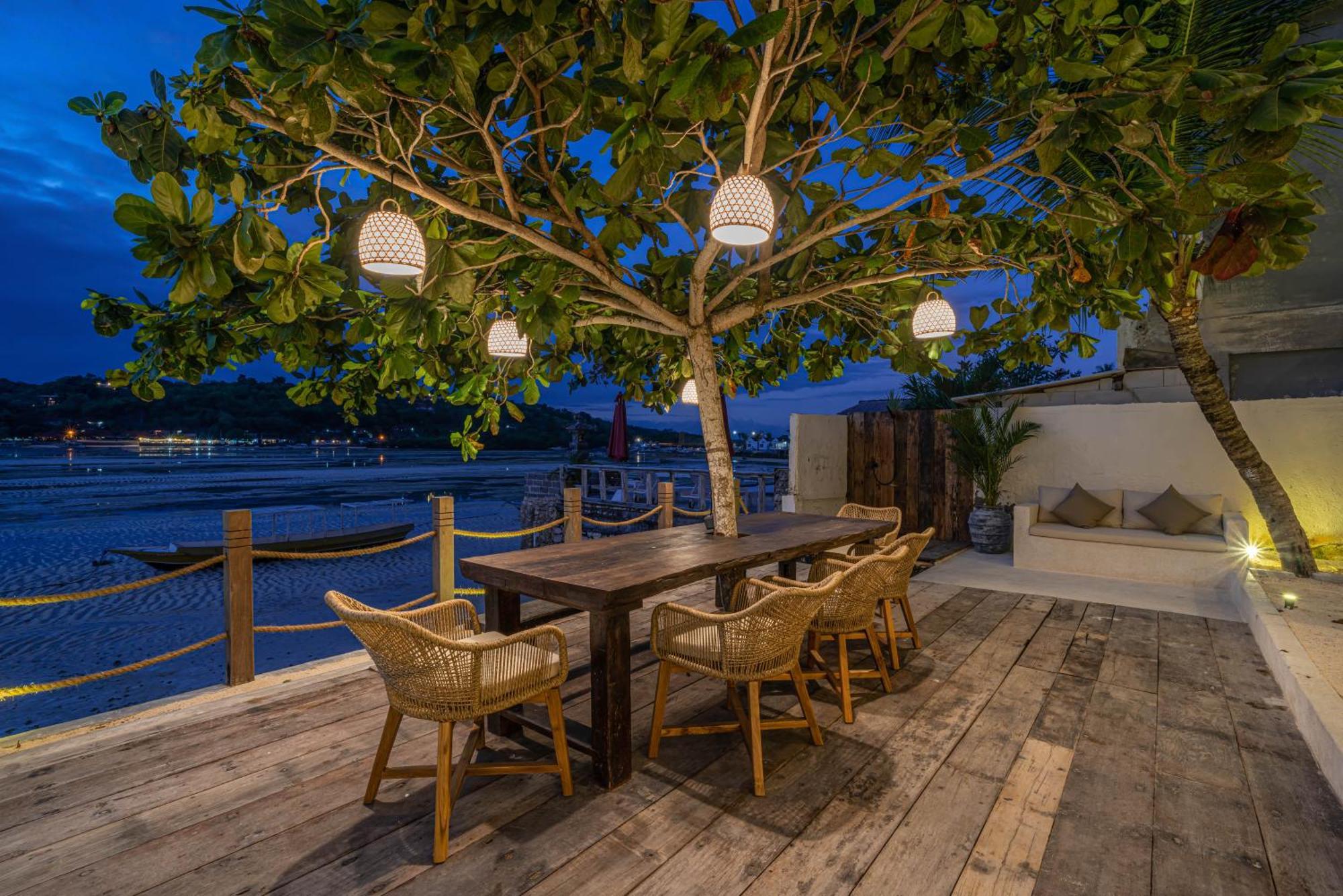 Villa La Ceningan - Breathtaking 4br Beachfront In Nusa Ceningan