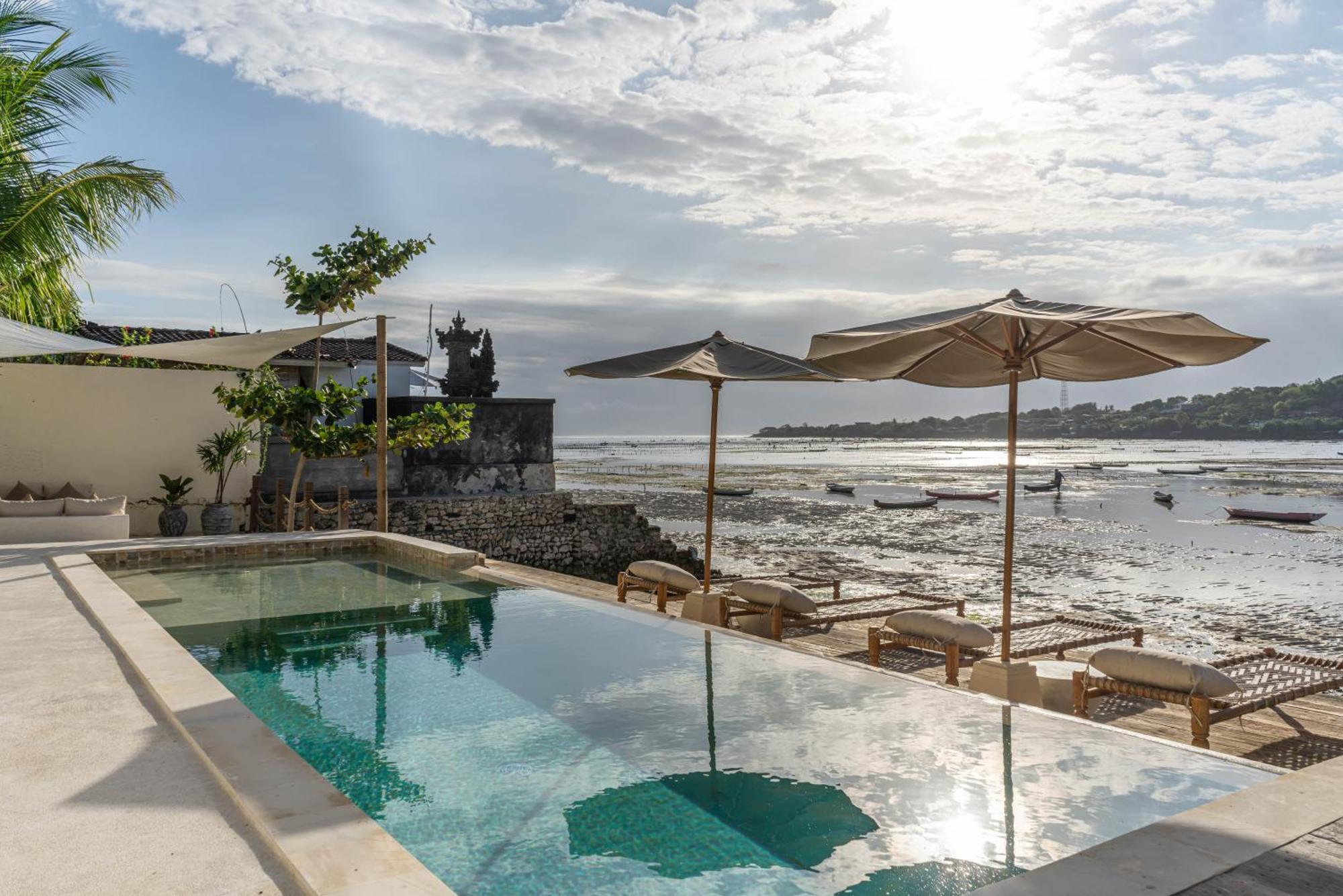 Villa La Ceningan - Breathtaking 4br Beachfront In Nusa Ceningan