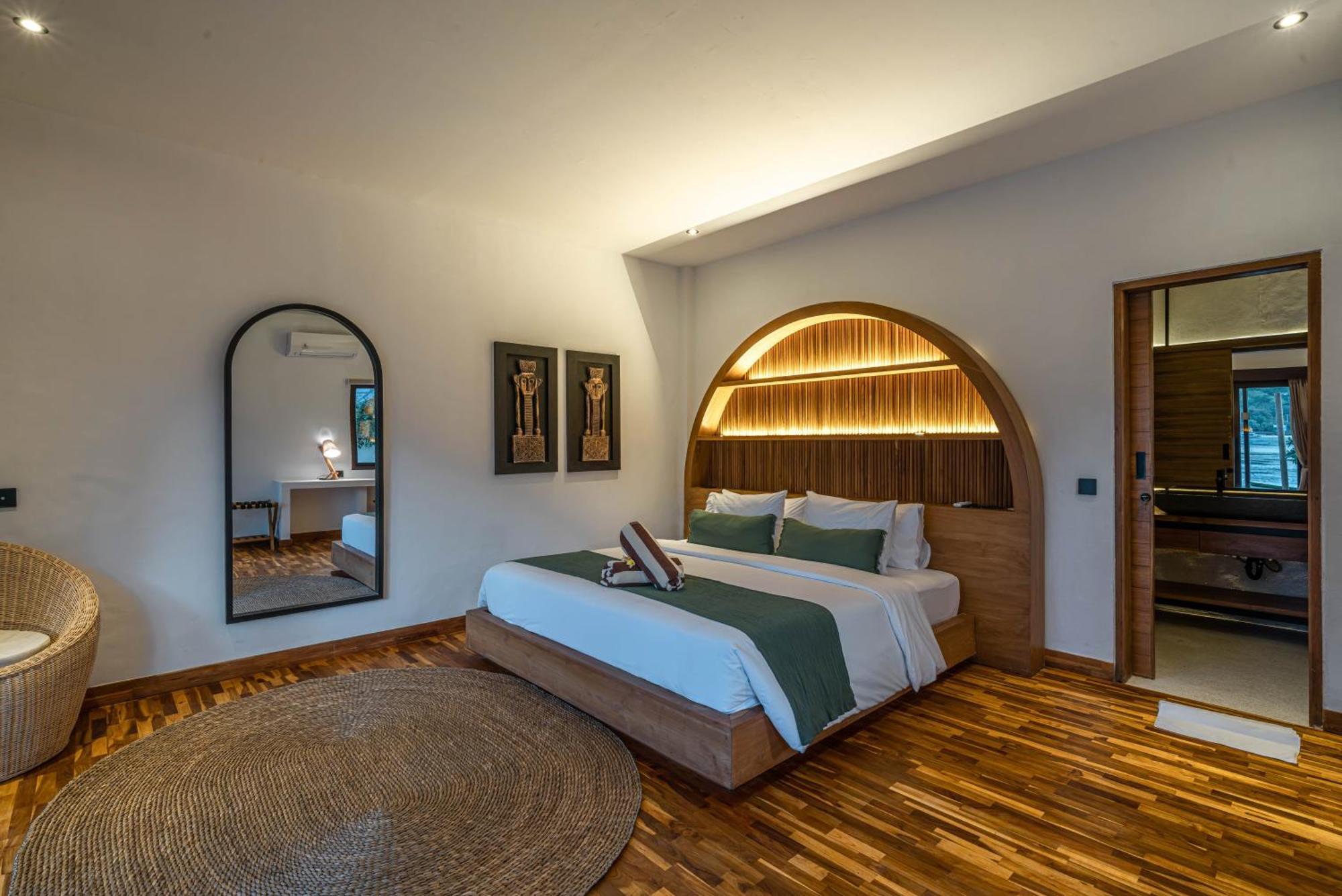 Villa La Ceningan - Breathtaking 4br Beachfront In Nusa Ceningan *