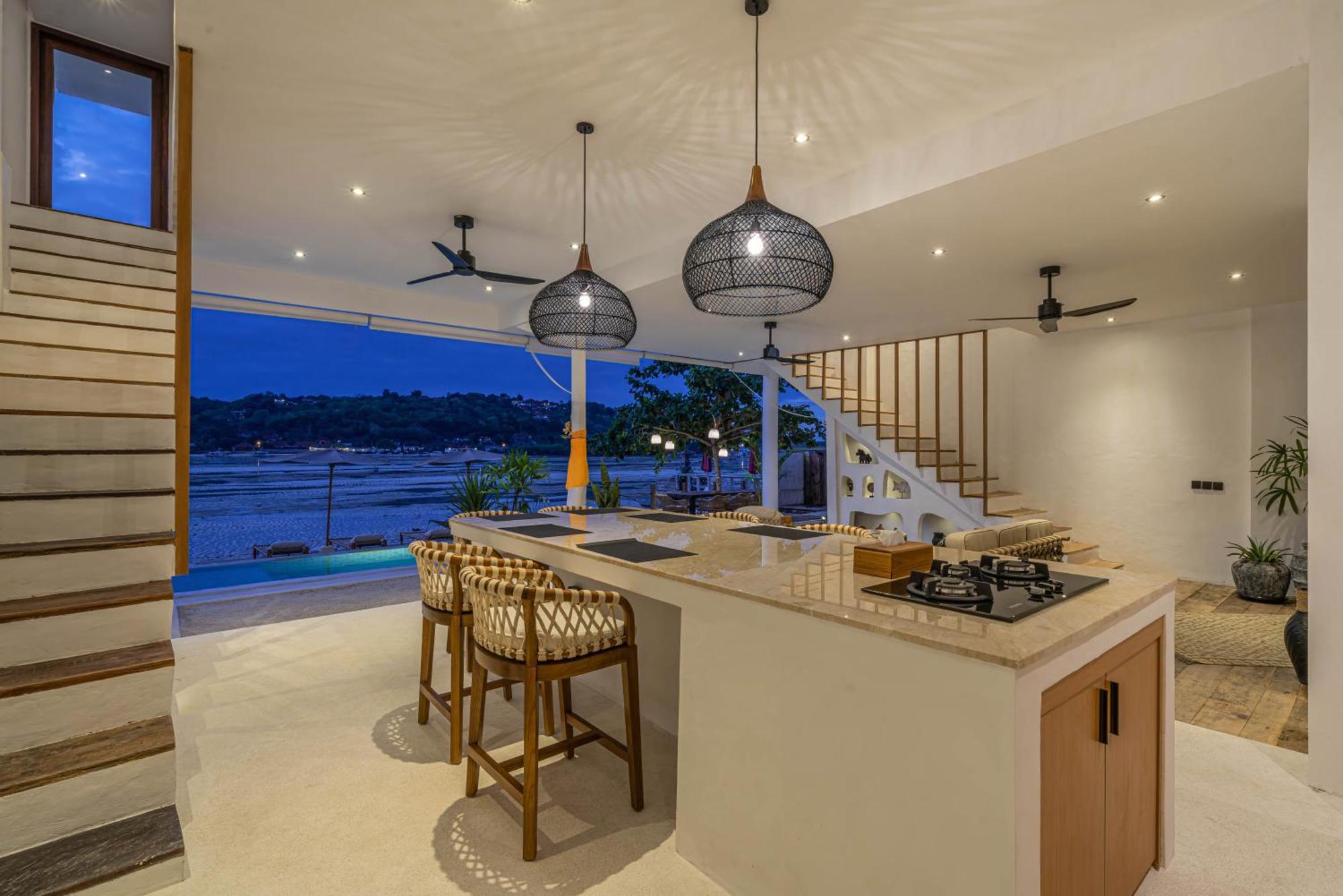 La Ceningan - Breathtaking 4br Beachfront In Nusa Ceningan