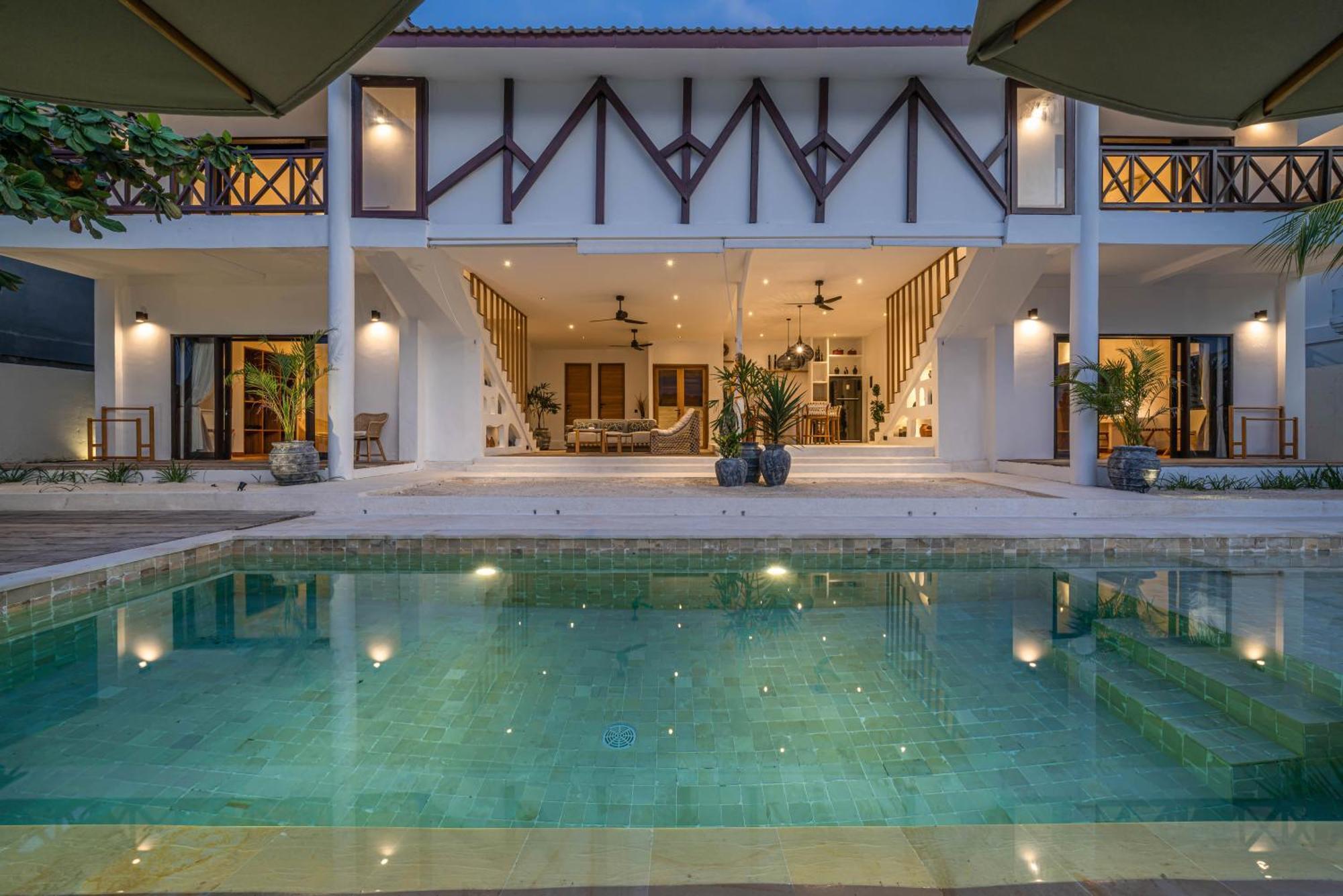 La Ceningan - Breathtaking 4br Beachfront In Nusa Ceningan Villa