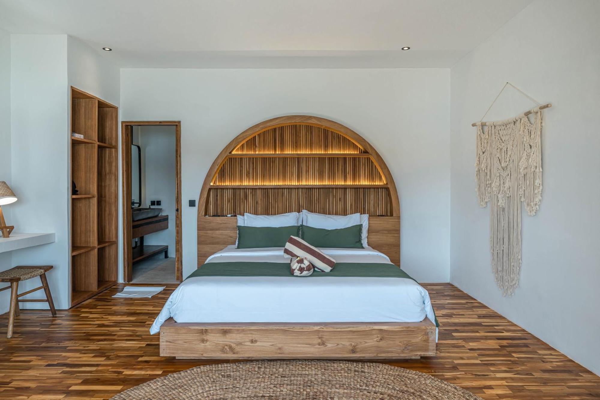 Villa La Ceningan - Breathtaking 4br Beachfront In Nusa Ceningan