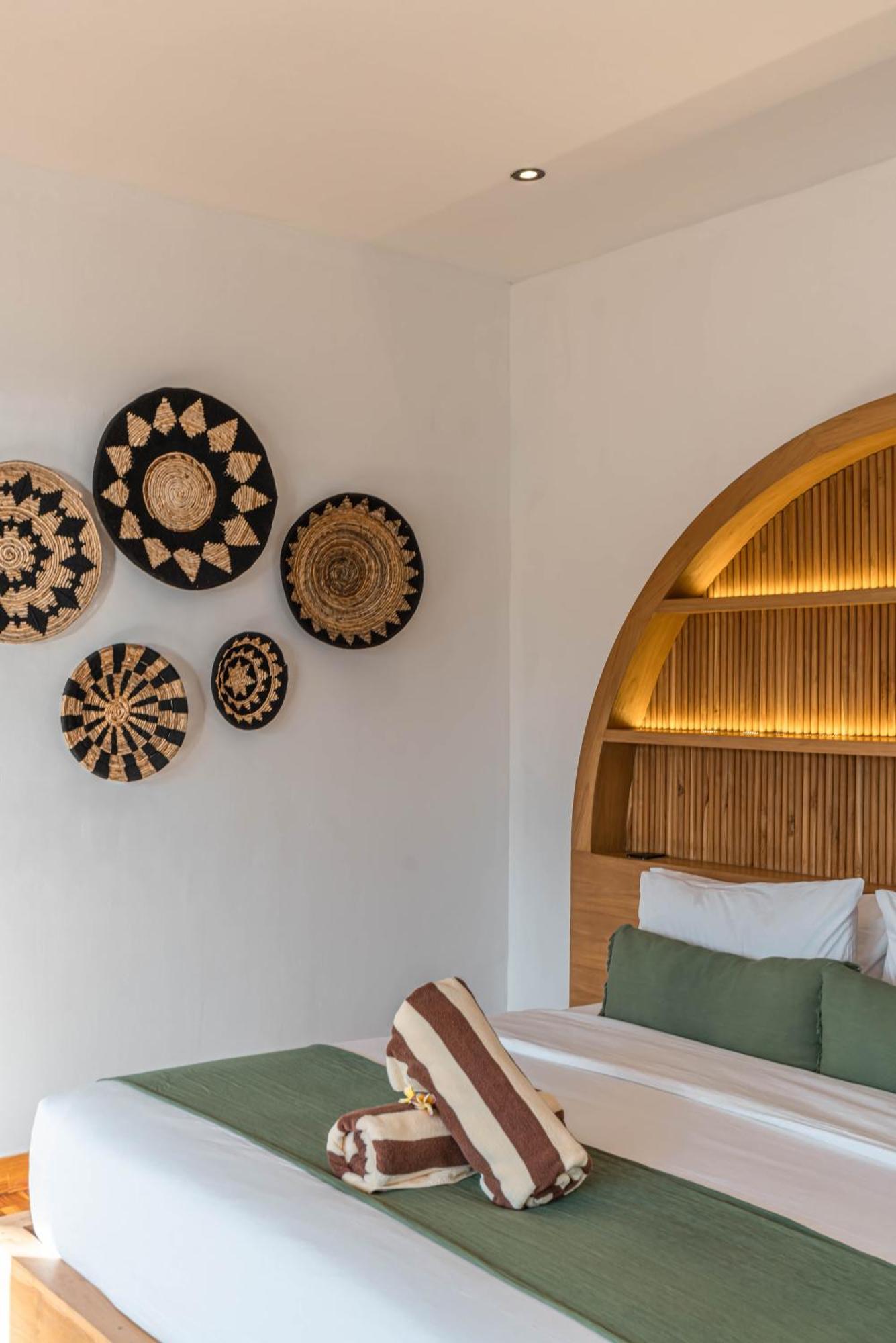 Villa La Ceningan - Breathtaking 4br Beachfront In Nusa Ceningan