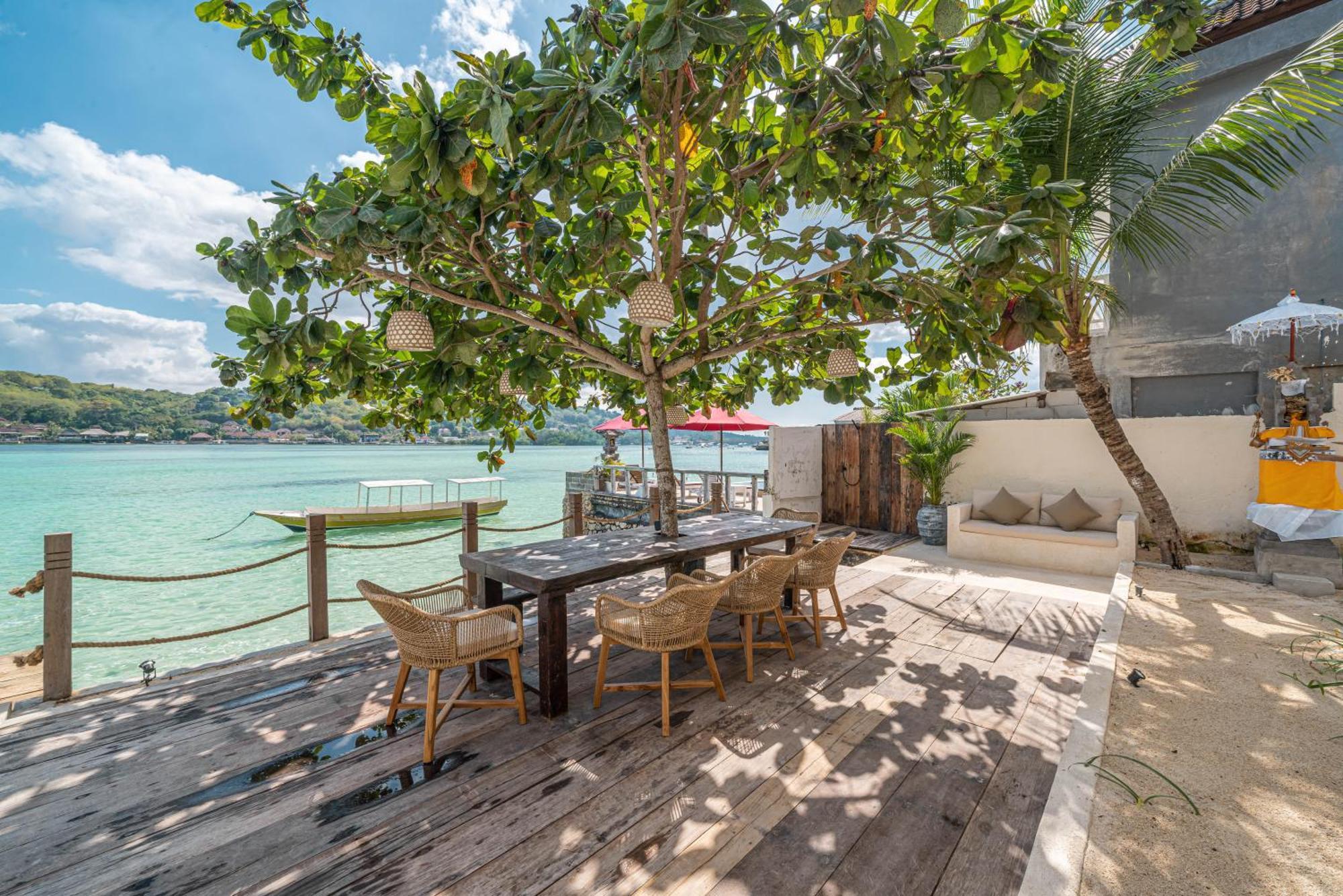 Villa La Ceningan - Breathtaking 4br Beachfront In Nusa Ceningan